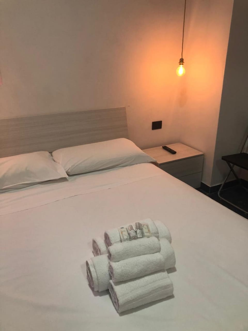 Bed, Photo of the whole room, Bedroom, towels