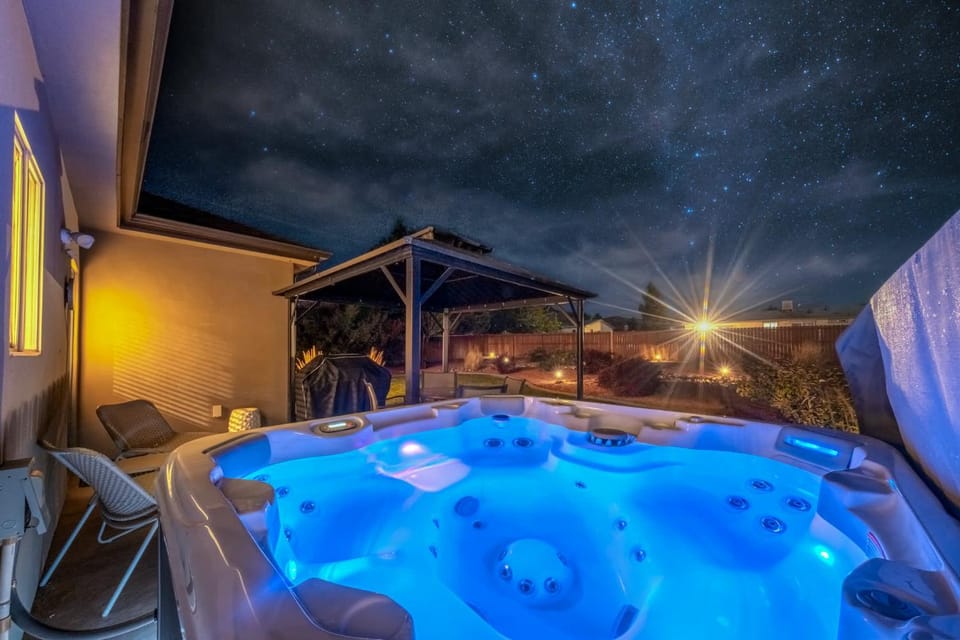 Night, Hot Tub