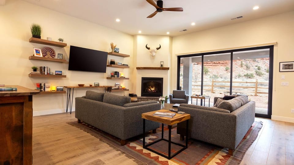 Living room, Seating area