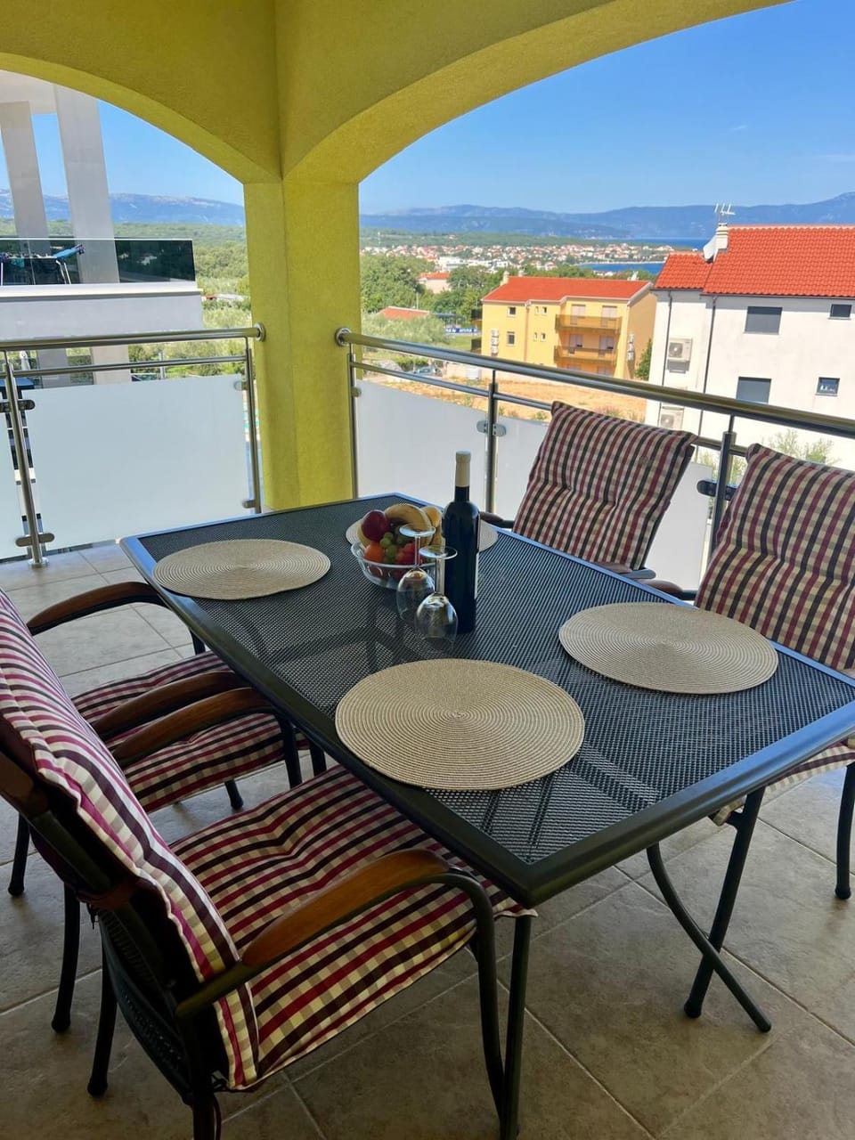 The Yellow House Apartment in Primorje-Gorski Kotar County