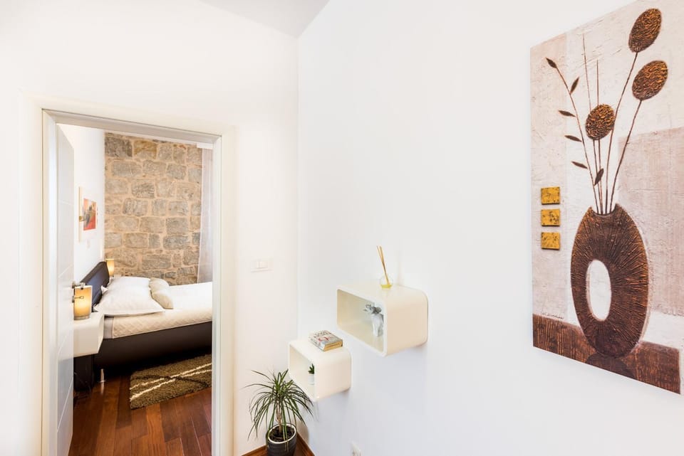 Living room, Decorative detail, Bedroom
