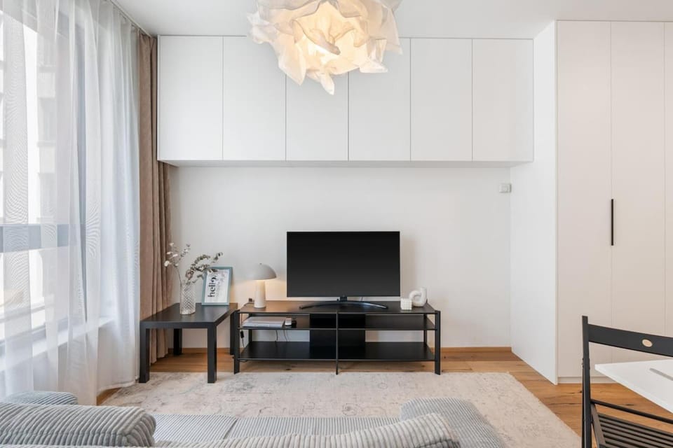 Communal lounge/ TV room, TV and multimedia, Living room, Seating area, Evening entertainment