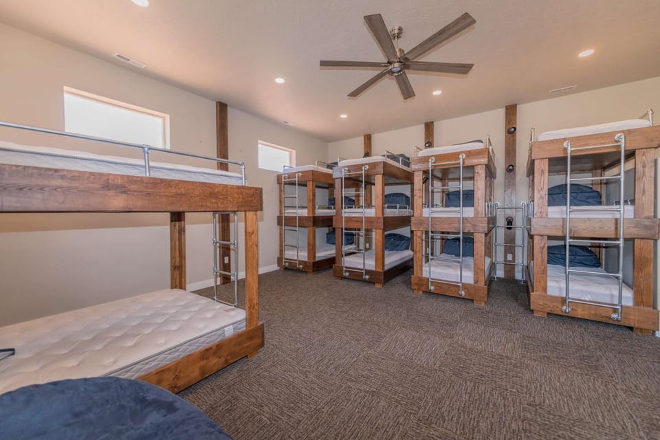 Kanab Family Retreat with Theater & Hot Tub House in Kanab