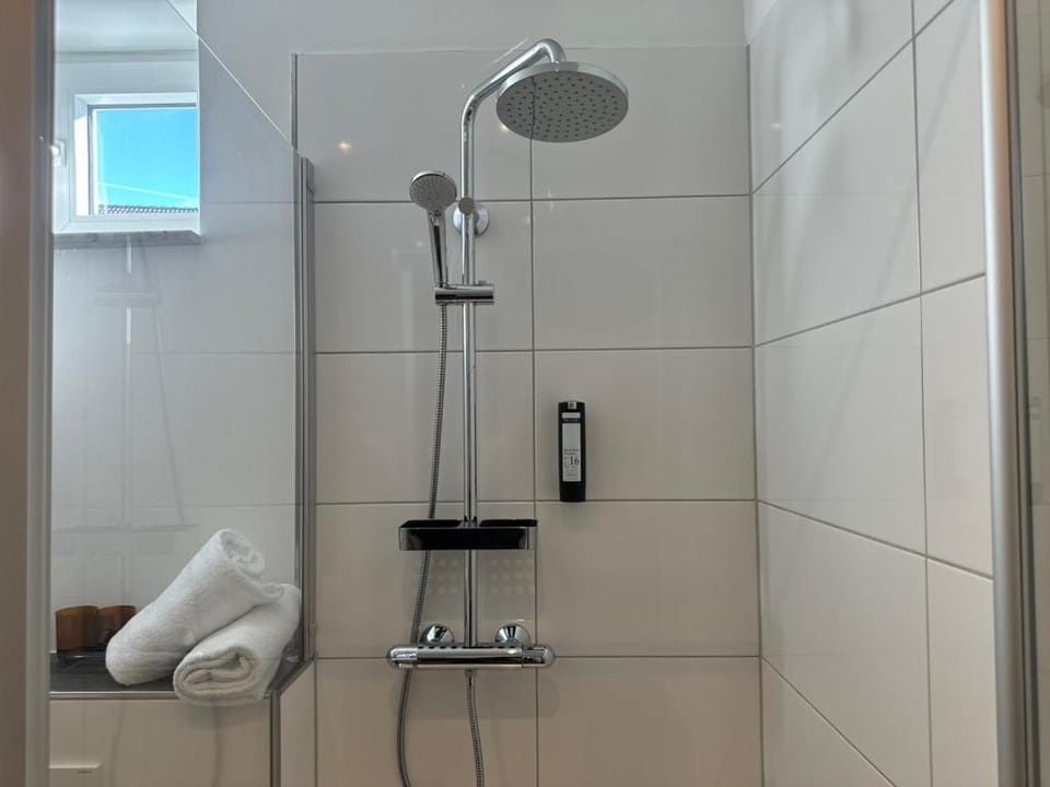 Shower, Bathroom, towels