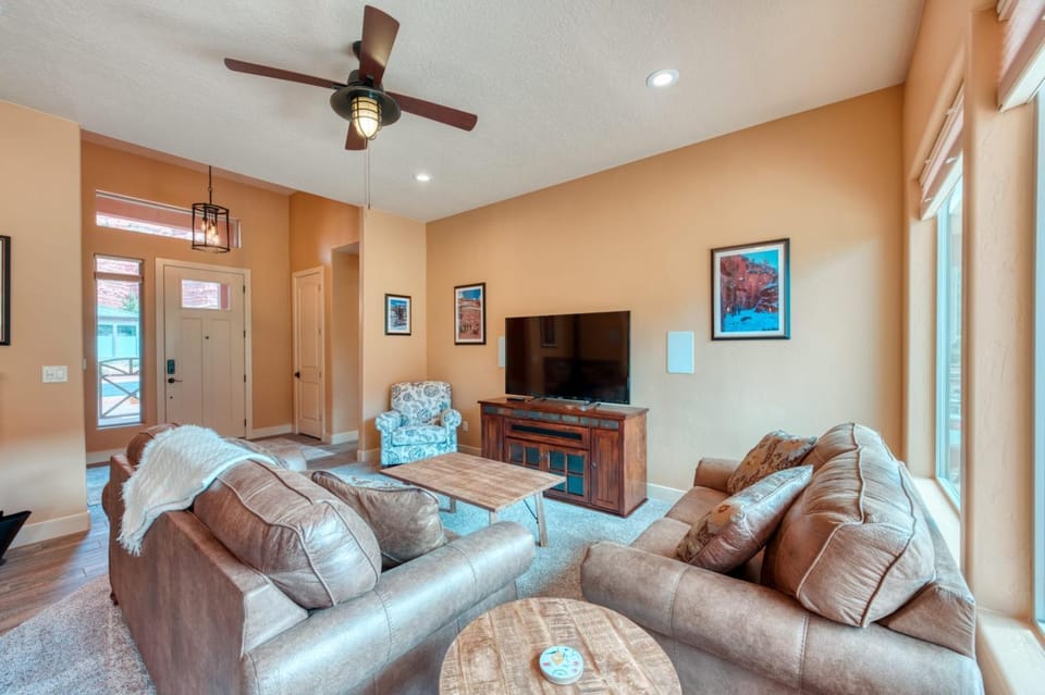 Kanab Hikers' Hideaway Modern Southwest Family Home House in Kanab