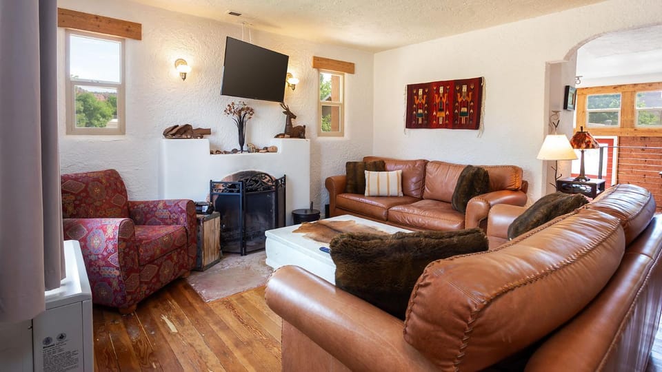 Cozy Historic Family Home in Downtown Kanab Pet Friendly House in Kanab