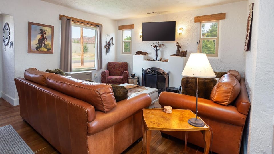 Cozy Historic Family Home in Downtown Kanab Pet Friendly House in Kanab