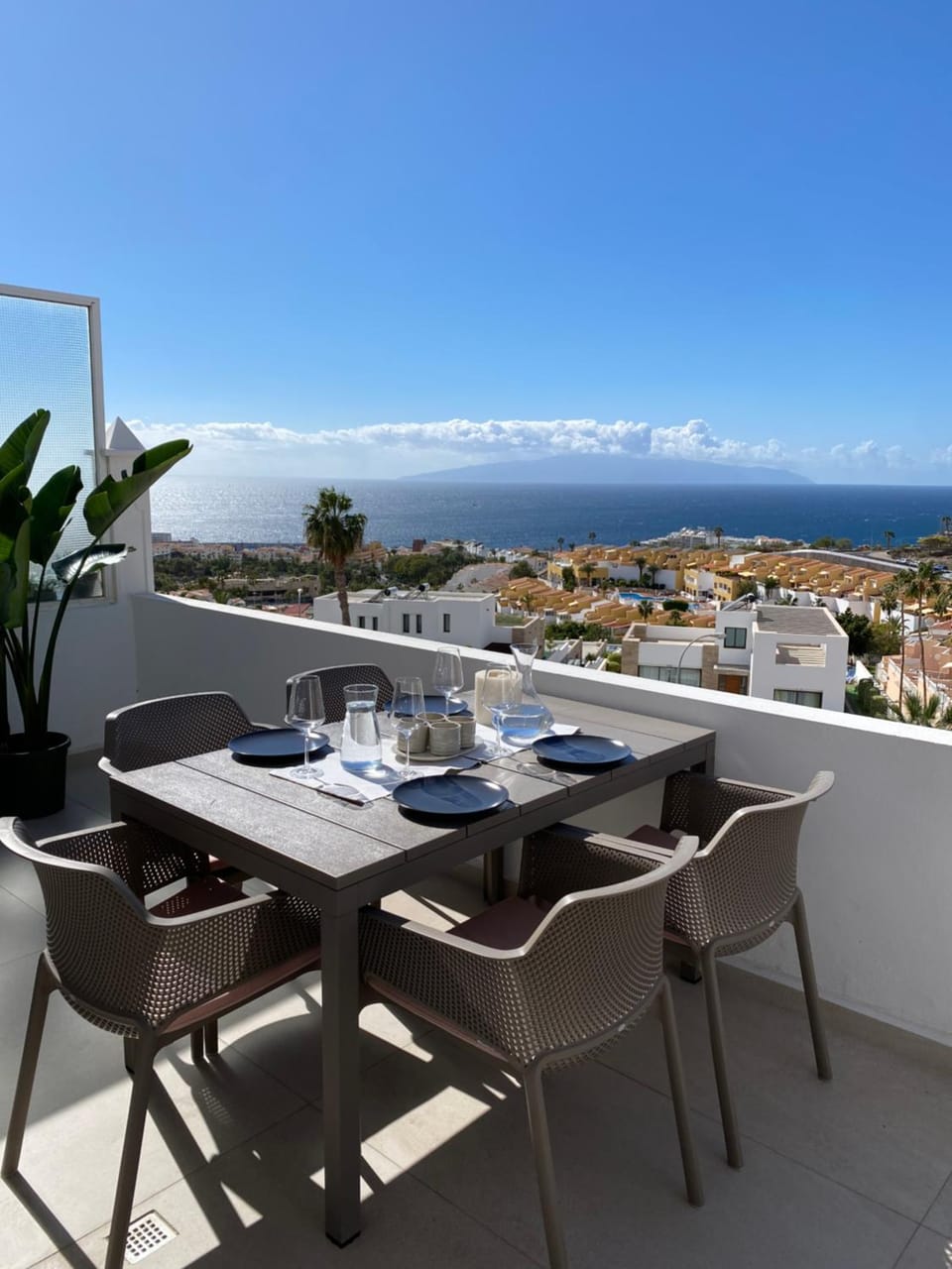 View (from property/room), Balcony/Terrace, Mountain view, Sea view