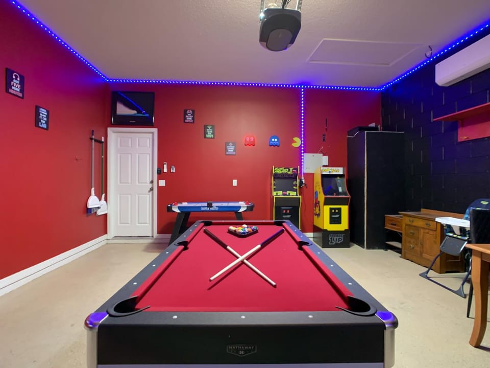 Themed family retreat w pool & game room House in Four Corners