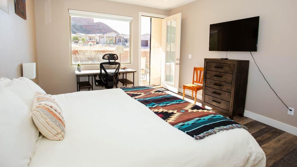 Pet Friendly Southern Utah Luxury FamilyHome Views House in Kanab