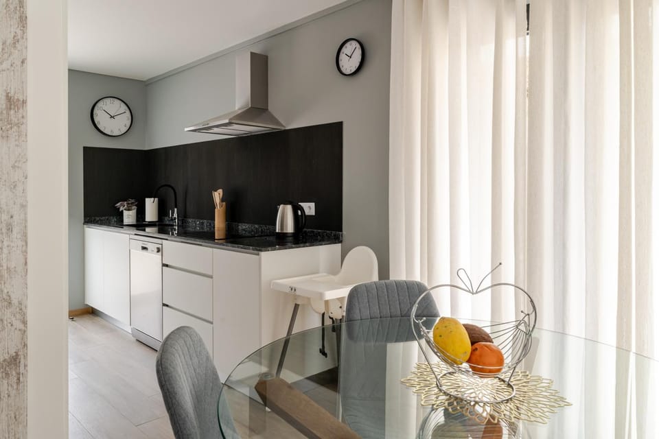 Property building, Kitchen or kitchenette, Living room