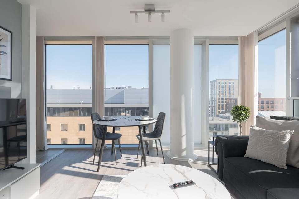 View (from property/room), Living room, Seating area, Dining area