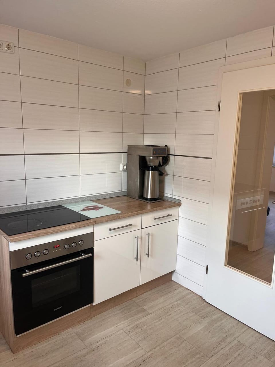 NR 2 EG 3 ZKB für Firmen und Familien Apartment in Kassel