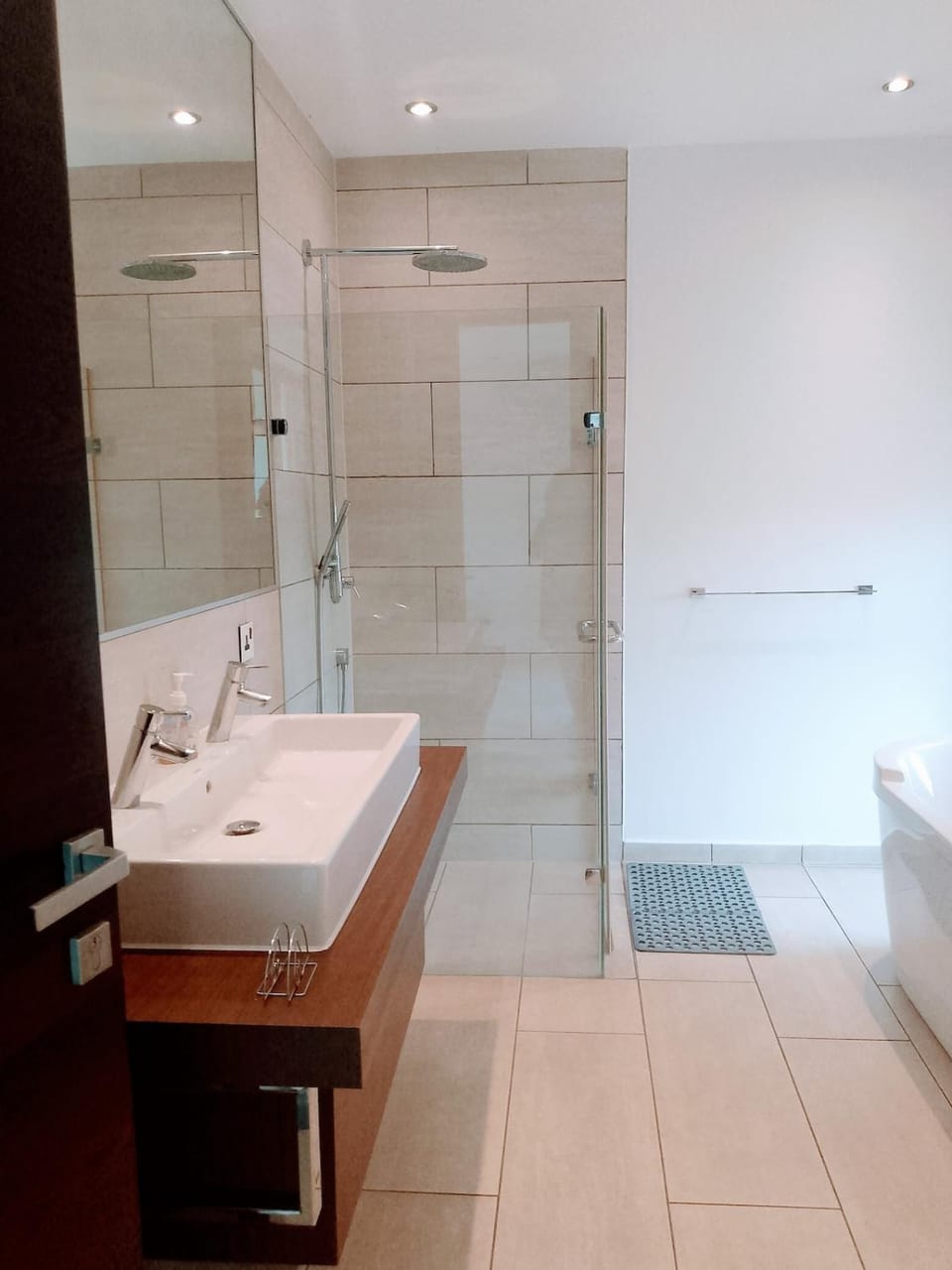 Shower, Toilet, Bathroom, Bath