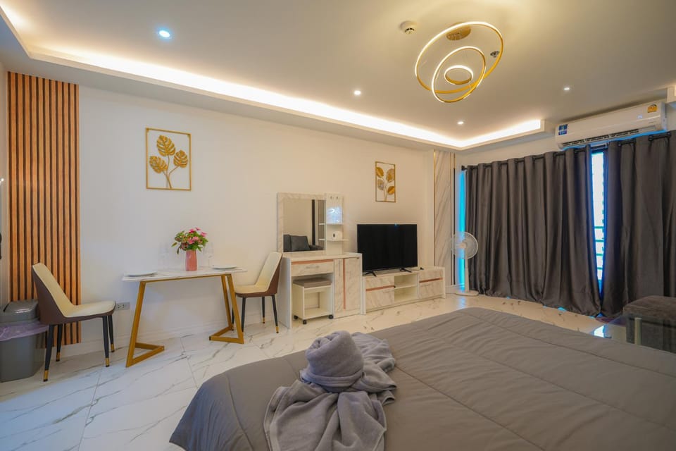 Communal lounge/ TV room, Bed, TV and multimedia, Living room, Photo of the whole room, Seating area, Evening entertainment, Bedroom, hair dresser, air conditioner