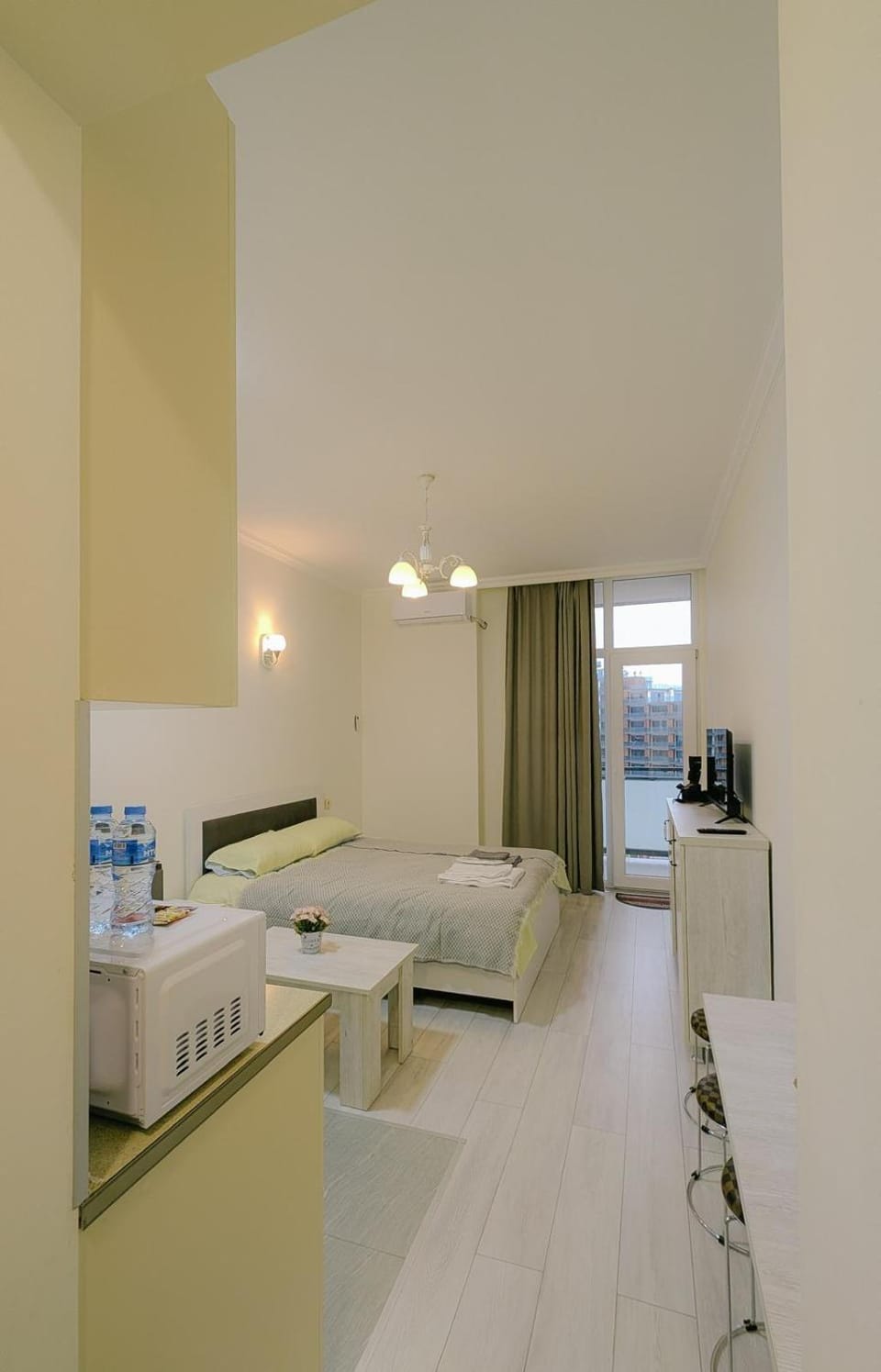 Communal lounge/ TV room, Bed, Kitchen or kitchenette, Photo of the whole room, Bedroom