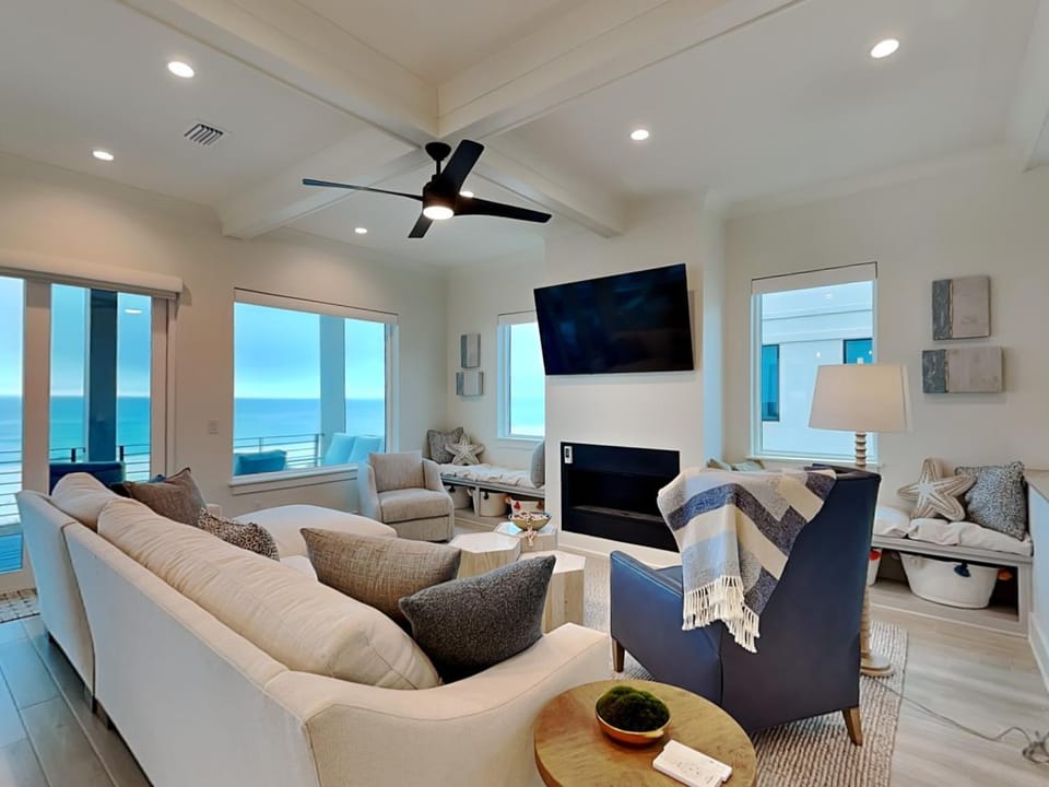 TV and multimedia, View (from property/room), Living room, Seating area, Sea view, fireplace