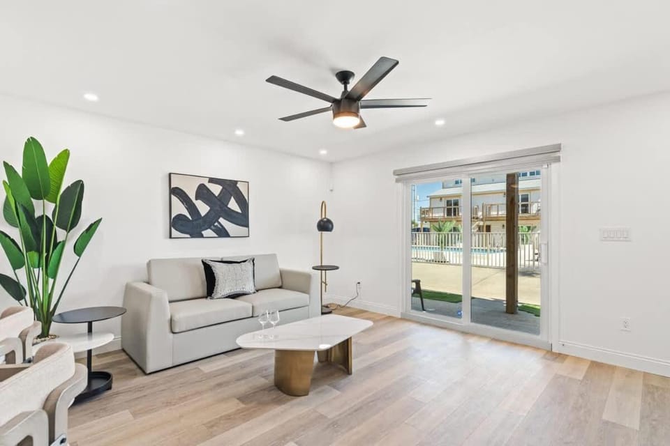 Ocean Breeze 1B House in Lower Grand Lagoon