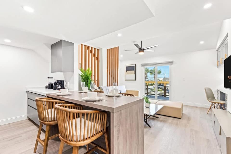 Ocean Breeze 1D House in Lower Grand Lagoon