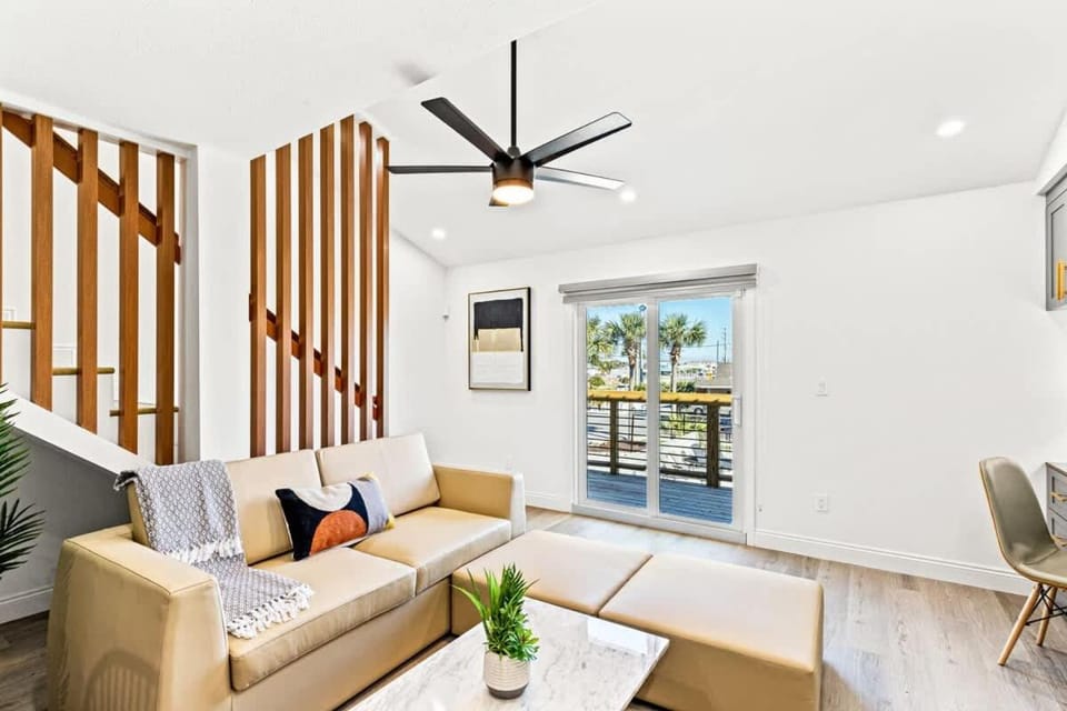 Ocean Breeze 2C House in Lower Grand Lagoon