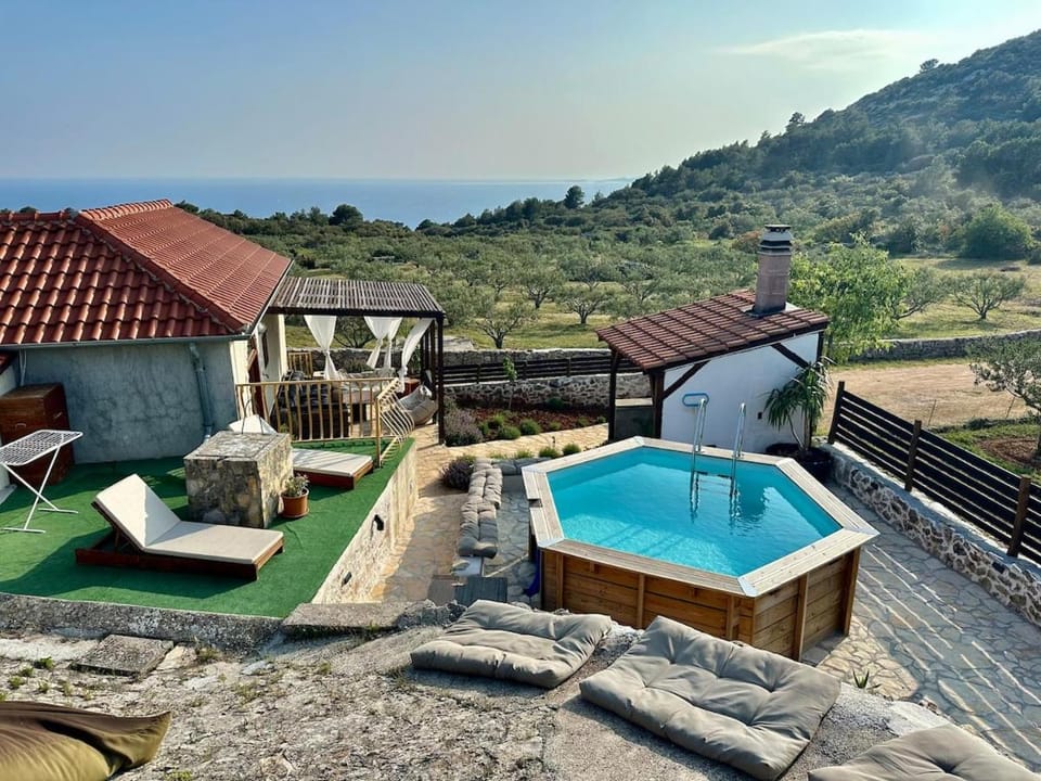 Day, Natural landscape, Mountain view, sunbed