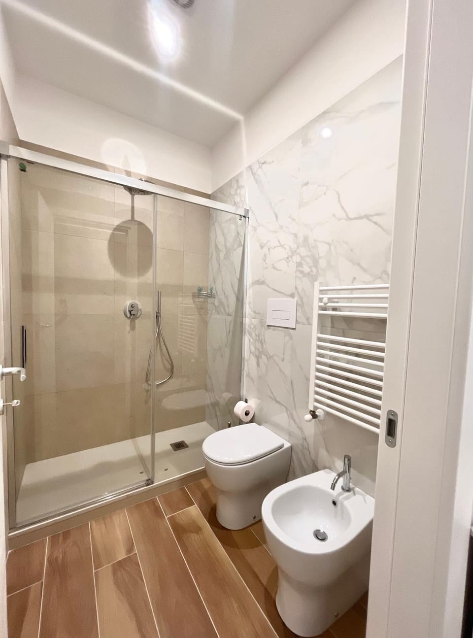 Shower, Toilet, Bathroom, bidet, towels