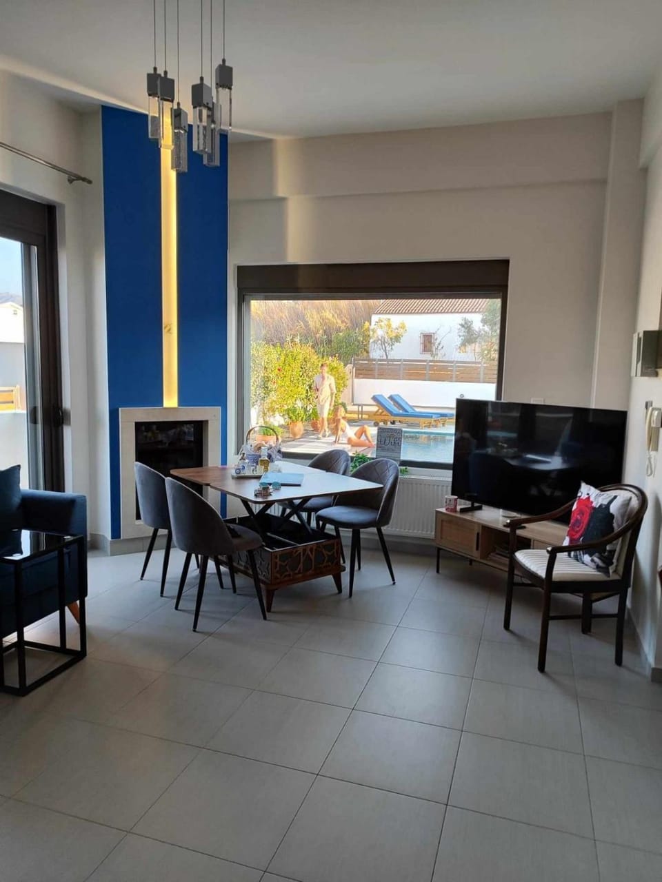 TV and multimedia, View (from property/room), Dining area, Garden view, Pool view, Swimming pool, Inner courtyard view