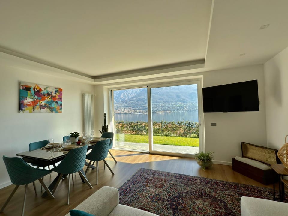 Elda apartment with garden and lake view Apartment in Province of Lecco
