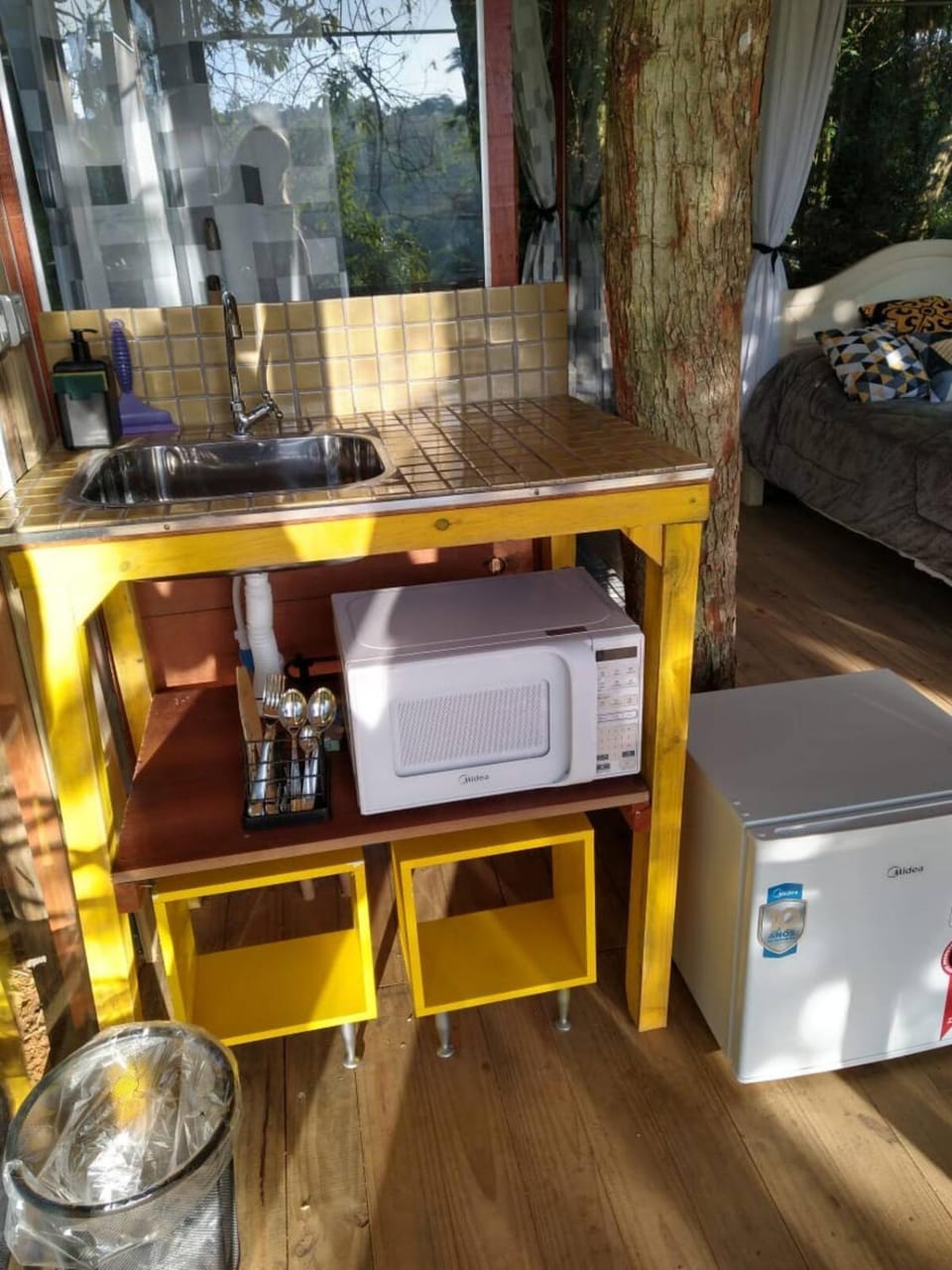 Kitchen or kitchenette, minibar, oven