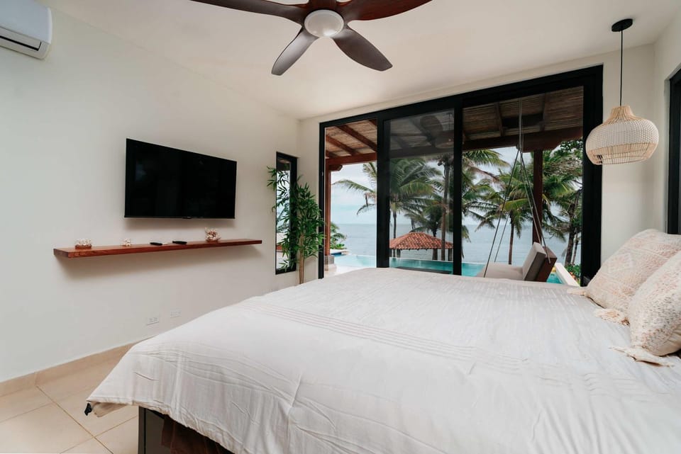 TV and multimedia, Bedroom, Sea view