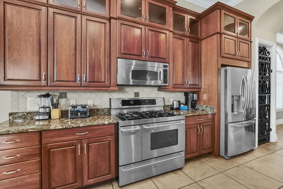 Coffee/tea facilities, oven, toaster