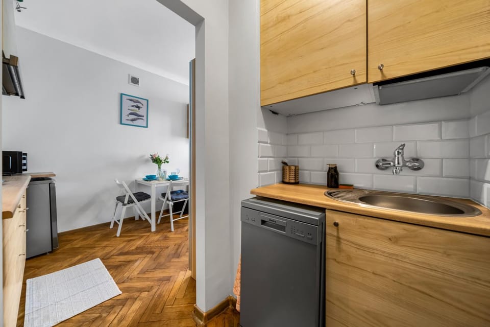 Kitchen or kitchenette, Dining area, stove