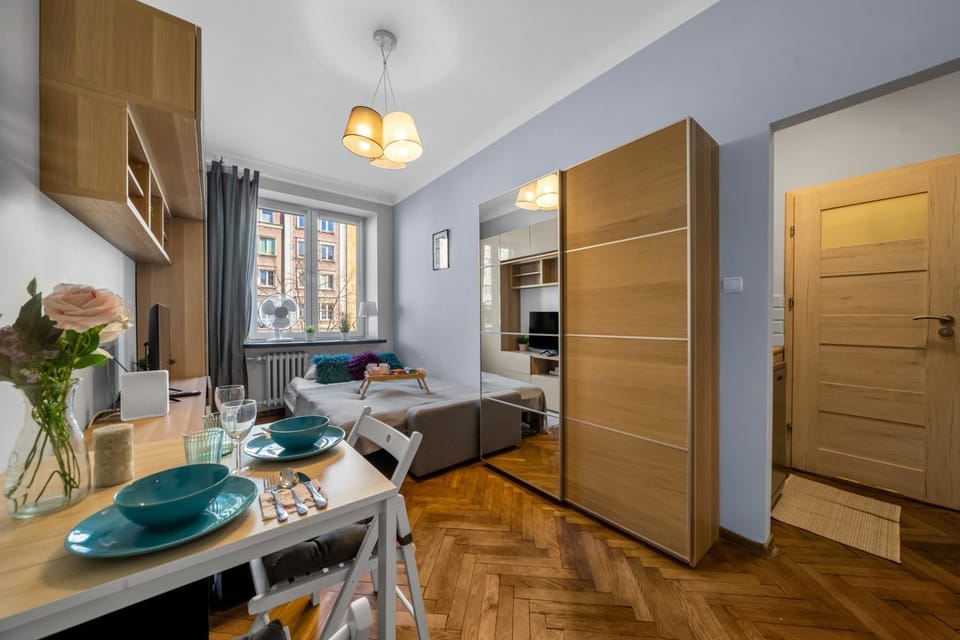 Bed, Kitchen or kitchenette, Photo of the whole room, Dining area, Bedroom