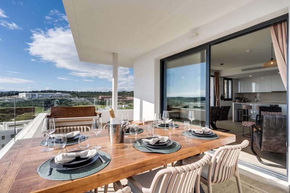 Day, Natural landscape, View (from property/room), Balcony/Terrace, Balcony/Terrace, Dining area, Mountain view