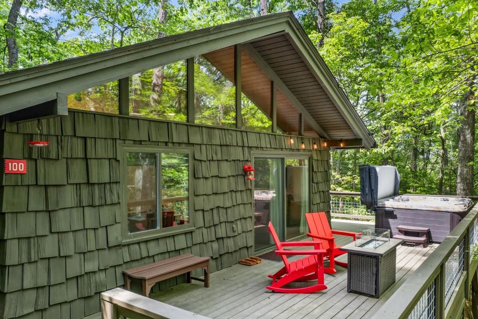 Woodhaven Cabin Sauna & Hot tub Cabin in Asheville