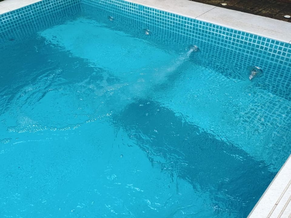 Swimming pool, heating