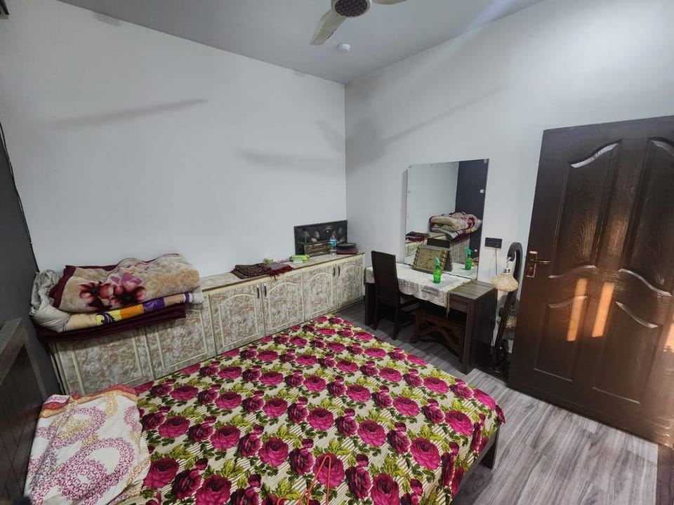 Furnished 2 bed house Apartment in Karachi