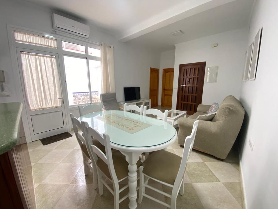 Living room, Dining area, air conditioner