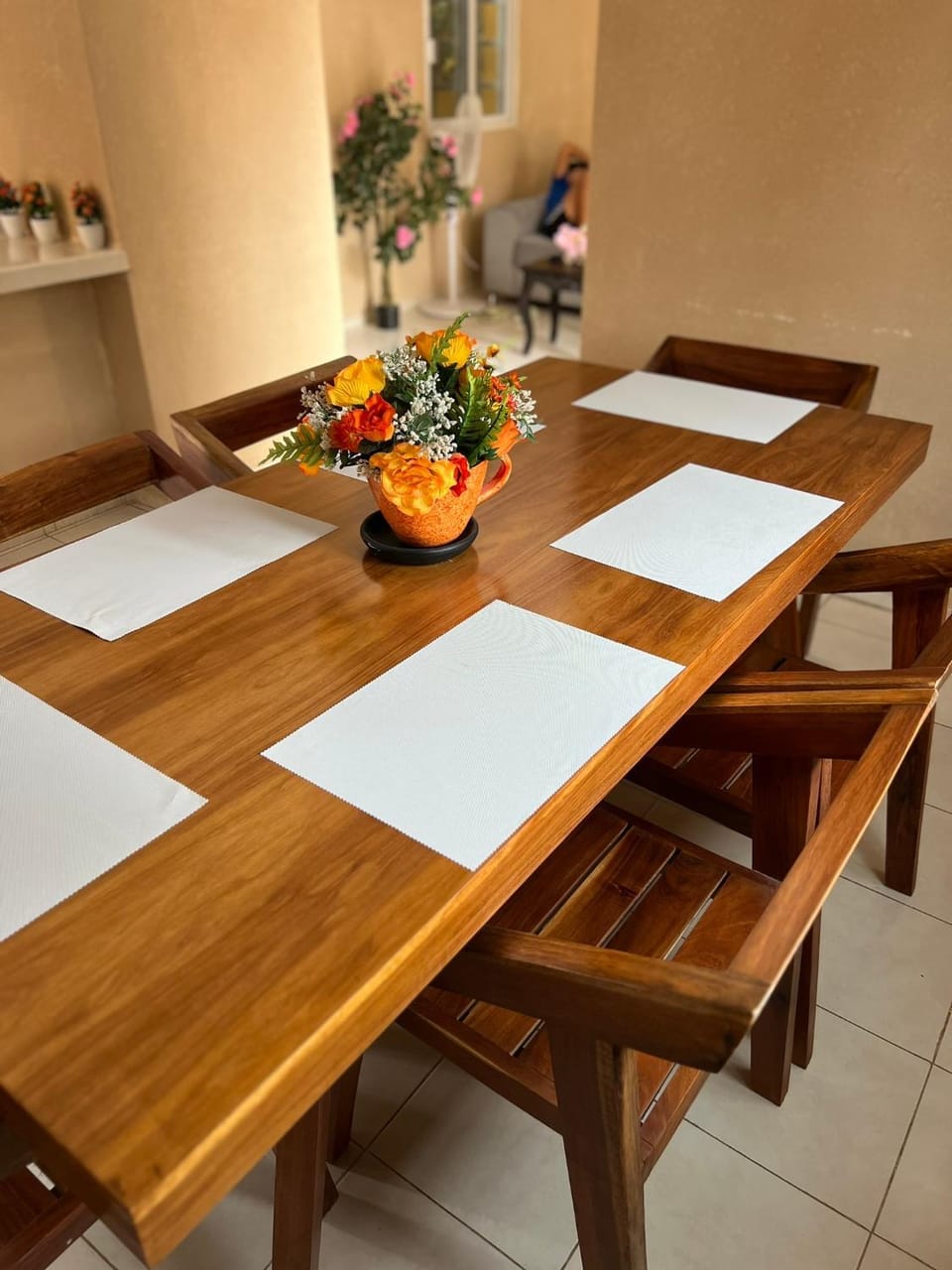 Seating area, Dining area