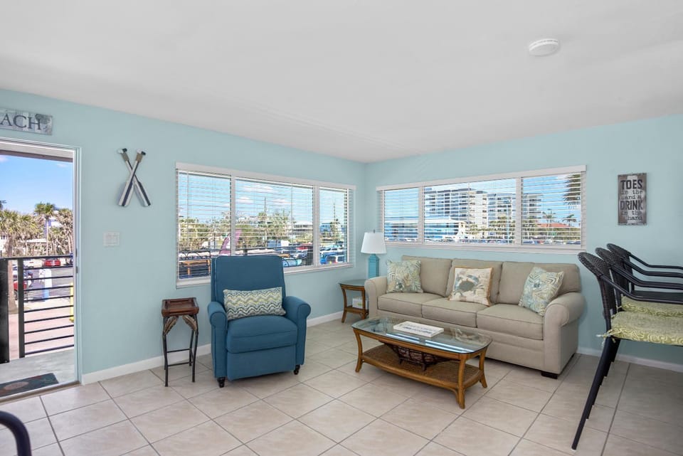 Crescent Shore 201 by Sun Palace Vacations Apartment in Estero Island
