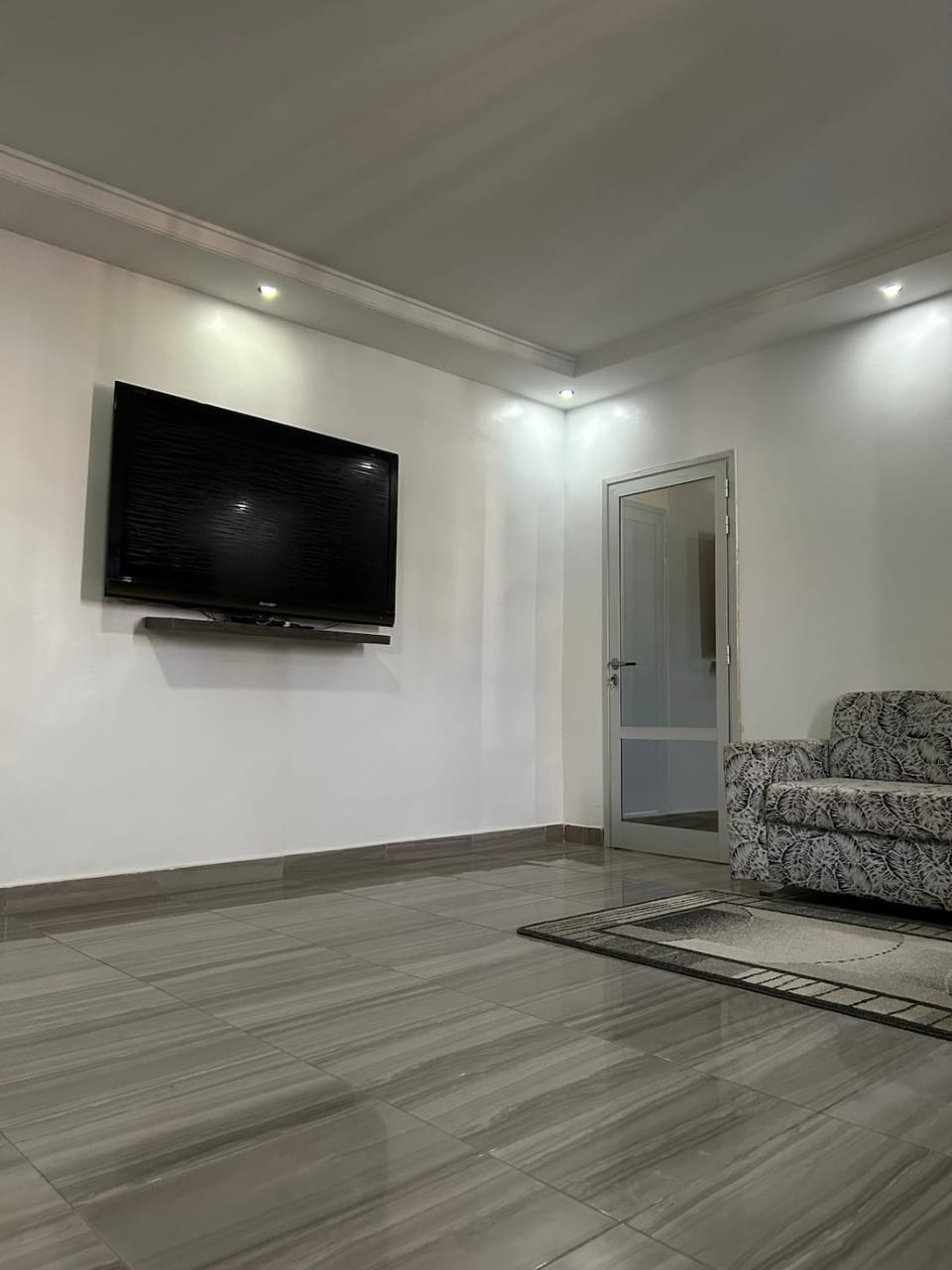Communal lounge/ TV room, TV and multimedia, Living room, Seating area, Evening entertainment