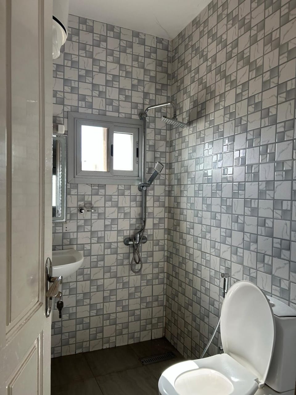 Shower, Toilet