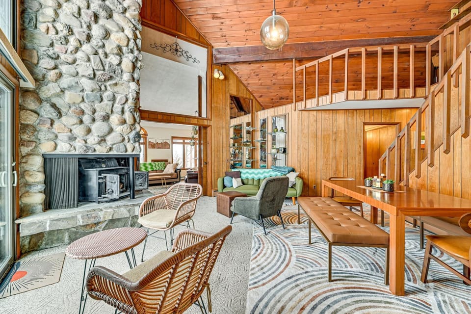 Near Canandaigua Lake: Retro Cabin w/ Deck & Views Cabin in Finger Lakes
