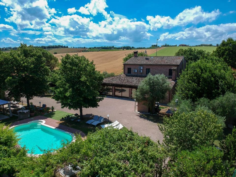 Property building, Day, Natural landscape, Bird's eye view, Garden, Garden view, Pool view, Swimming pool, Swimming pool, sunbed