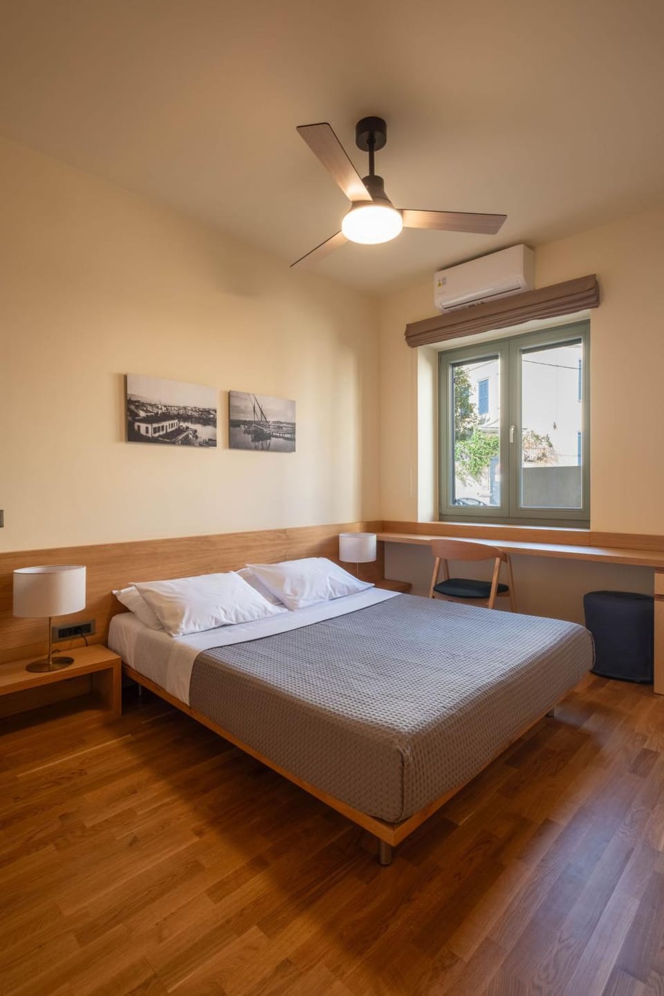 Bed, Living room, Photo of the whole room, Bedroom