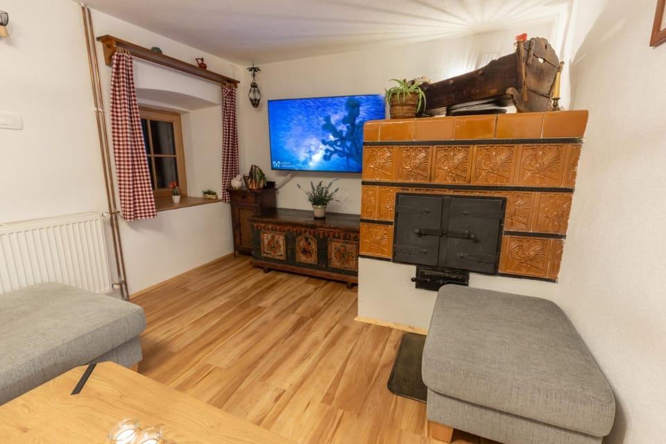 Communal lounge/ TV room, TV and multimedia, Seating area, Evening entertainment
