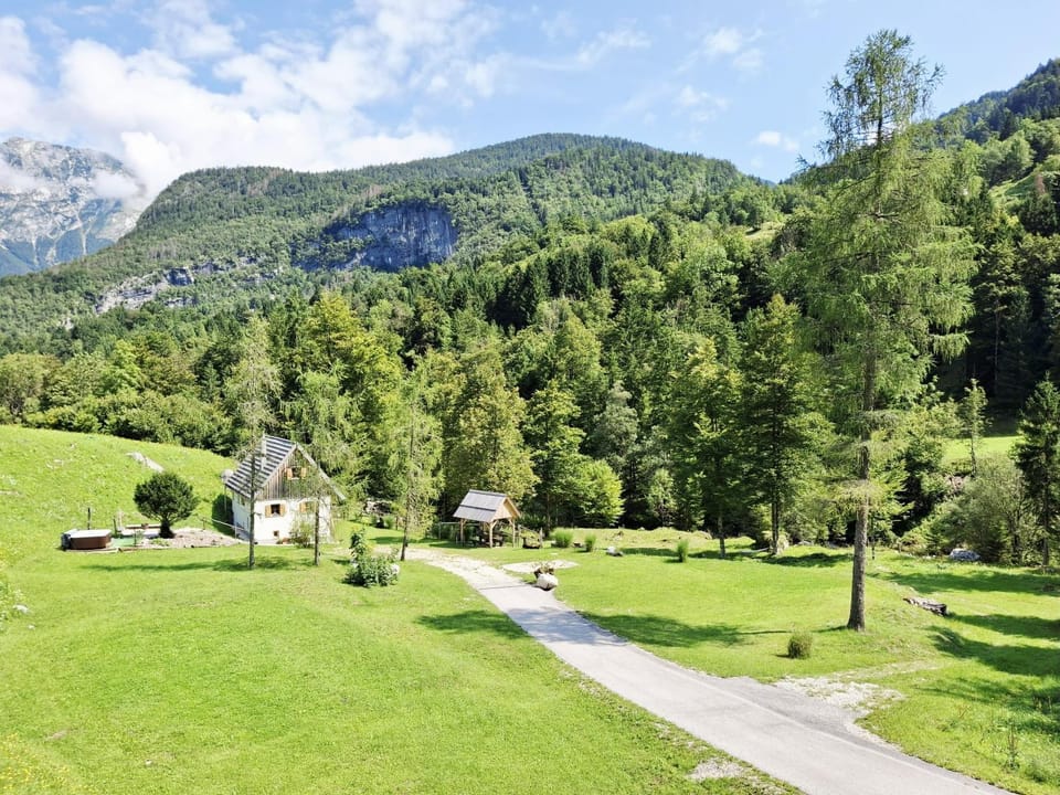Property building, Day, Natural landscape, Garden, Hot Tub, Mountain view