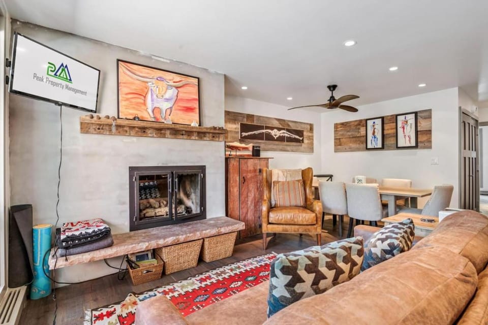 Perfect Location Between Vail, Loinshead Apartment in Vail
