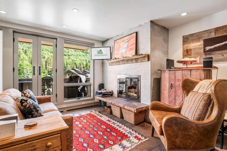 Perfect Location Between Vail, Loinshead Apartment in Vail