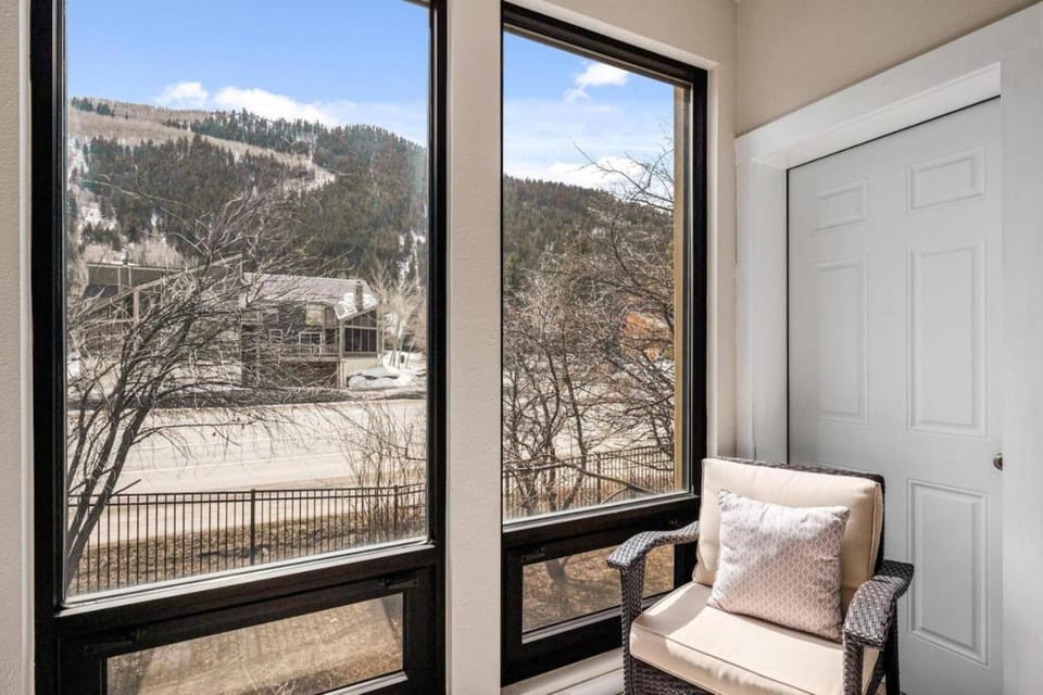 Winter Getaway in the Rockies Apartment in Avon